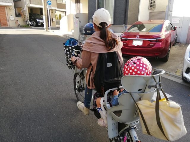子どもと一緒に自転車に乗る