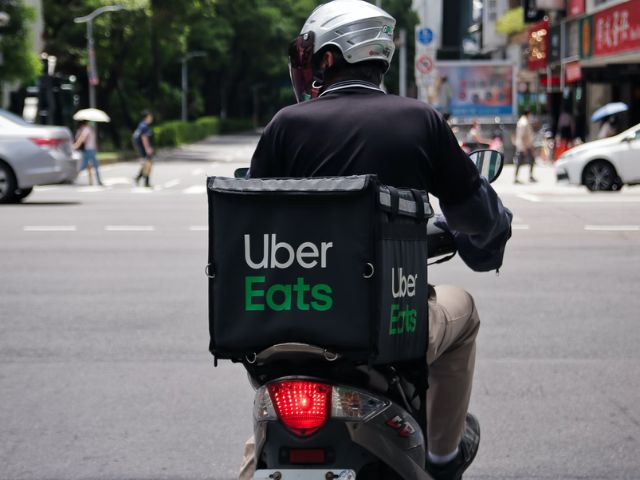 Uber Eats（ウーバーイーツ）は自転車と原付きバイク、どっちがおすすめ？